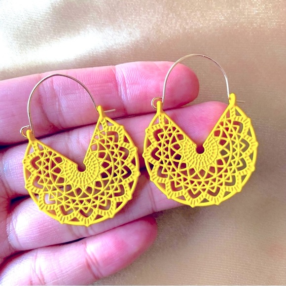 ๐2/$30๐(Yellow) Boho hollow out earrings - Picture 5 of 7